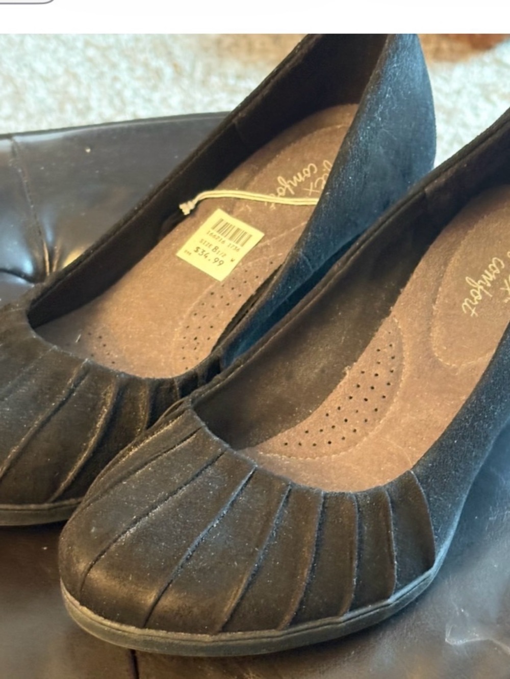 Dexflex Comfort Women's Black Suede Round-Toe Comfort Wedge Shoes